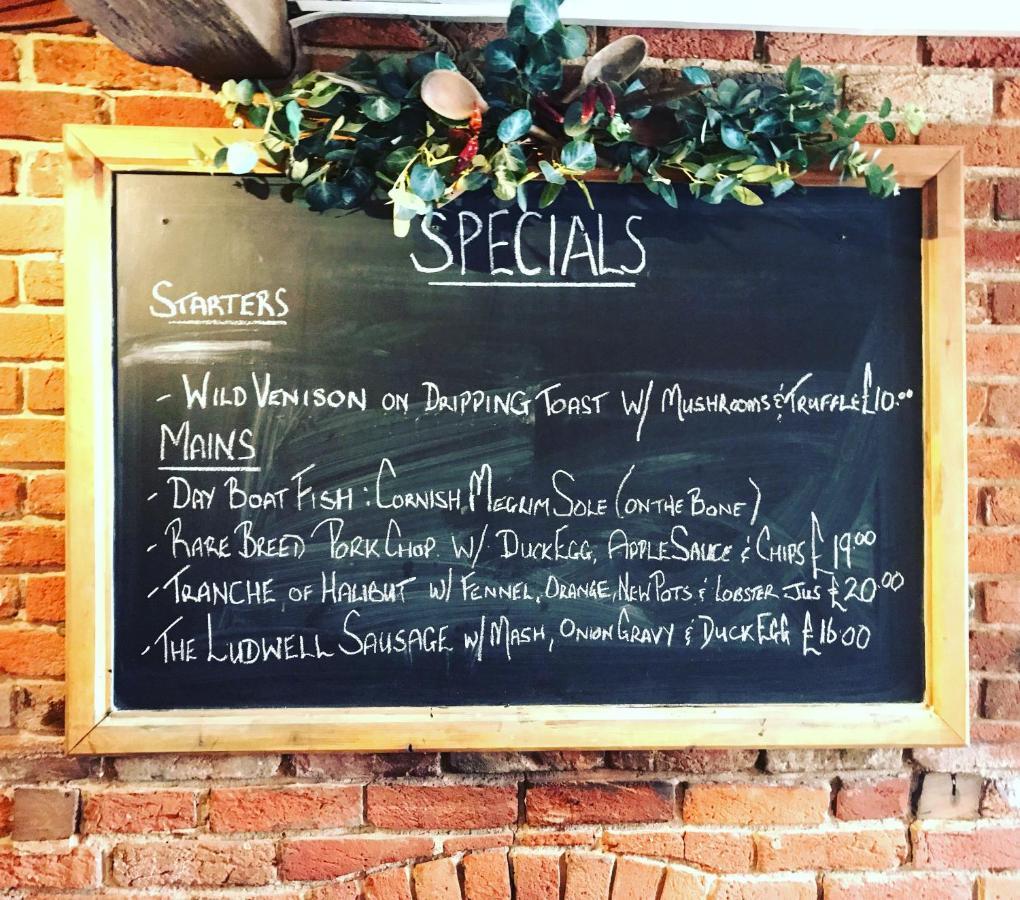 The Queen'S Head At Broad Chalke酒店 外观 照片